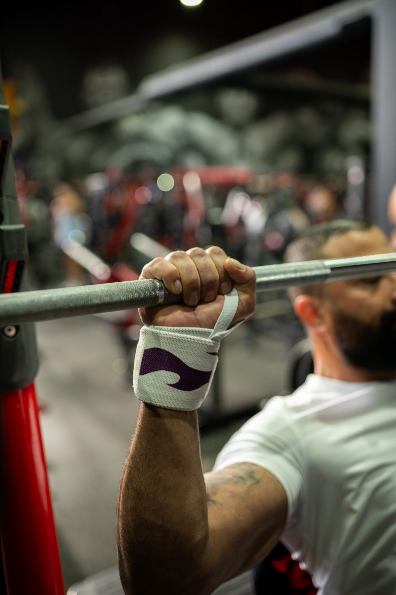 Detail of a hand on a barbell in the gym